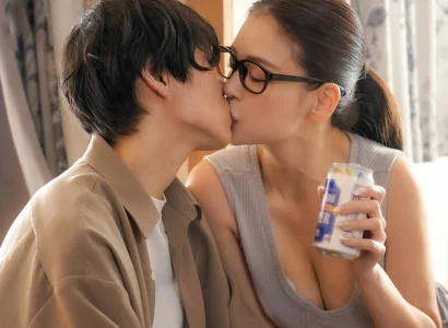 Anh chàng đau khổ vì bị cắm sừng được chị hàng xóm an ủi bằng những cử chỉ ấm áp