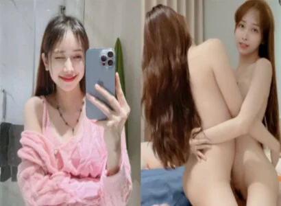 Cặp bạn thân gồm Lâm Thái Vy móc bím cùng nhau trong buổi phát trực tiếp
