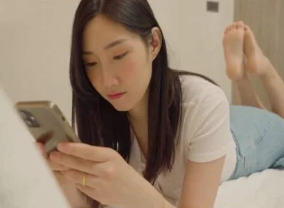 Bà vợ ăn vụng cùng anh nhân viên giao hàng